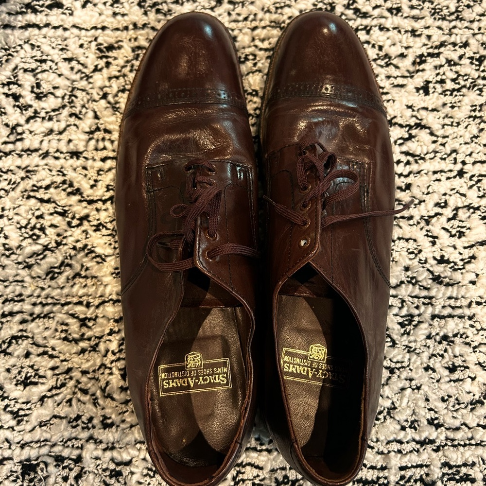 Classic Stacy Adams Brown dress shoes. Size: 11 1/2